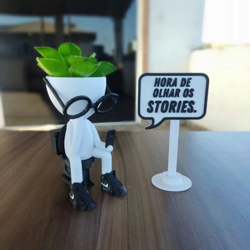 Vaso Decorativo Robert Plant no Banheiro com celular