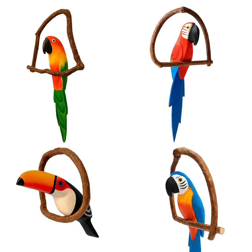 Mini Pássaros Artesanais em Madeira no Cipó – Arara Vermelha ou Tucano