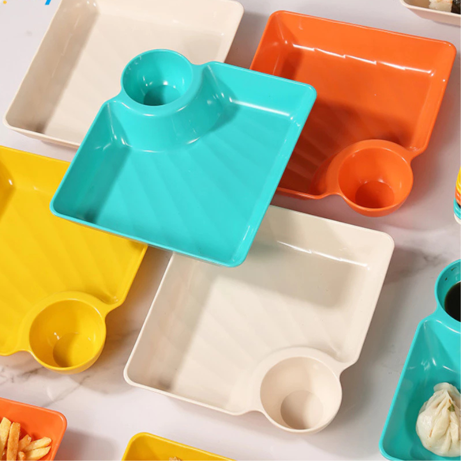 KIT com 4 Pratos de Petiscos com Molheira Integrada