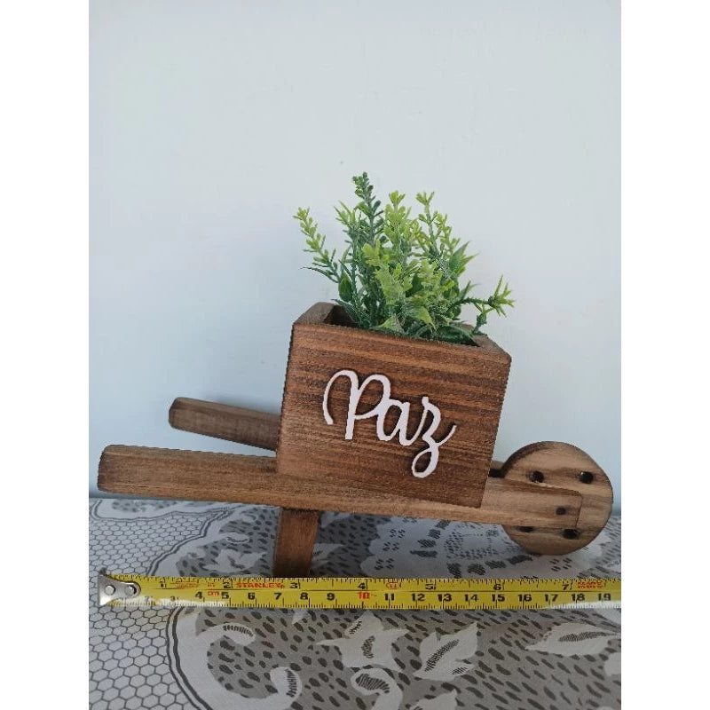Vasinho Carriola de Madeira com Plantinha Artificial