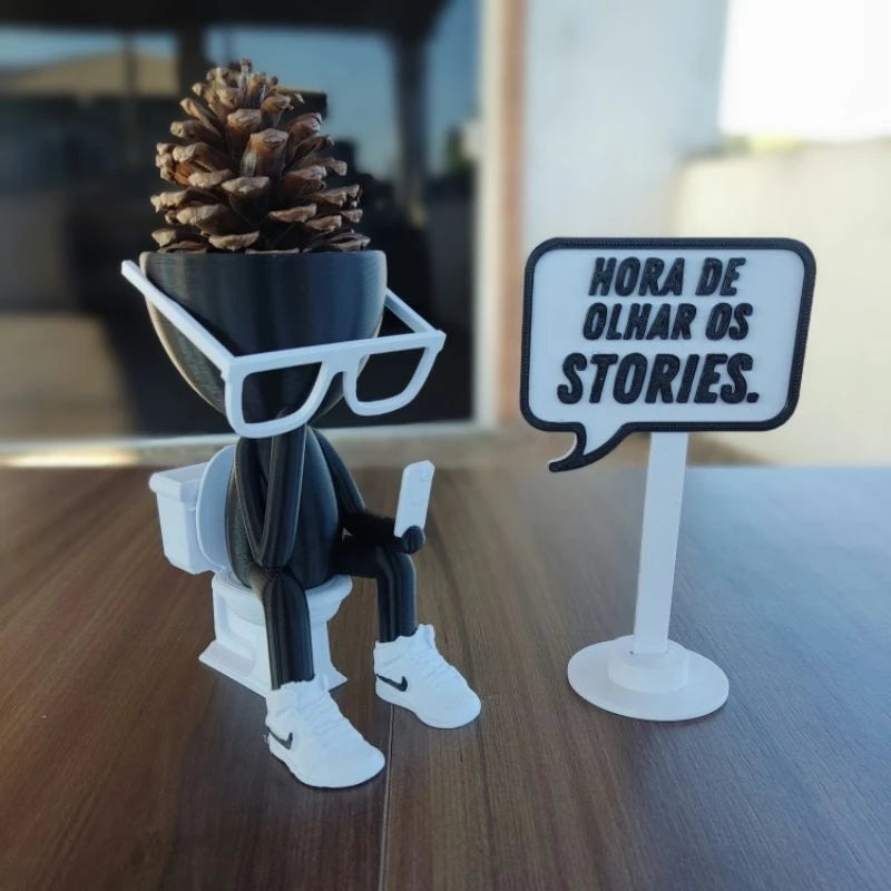 Vaso Decorativo Robert Plant no Banheiro com celular