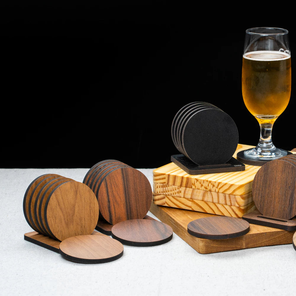 Bolacha Porta Copo Madeira Kit com 6 Peças Mais a Base, Porta Copo de Mesa, Descanso de Copo