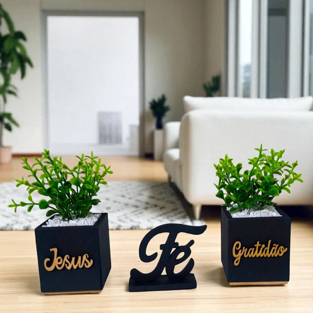 Kit 02 Vasinhos Decorativos com Plantinhas Artificiais e Letreiro Fè.